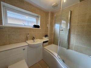 FAMILY BATHROOM- click for photo gallery